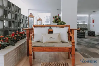 Uma área de estar em Duplex lindo sofisticado