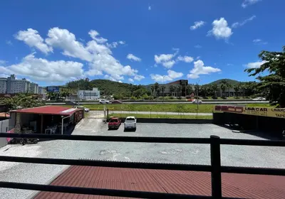 Uma vista geral da montanha ou uma vista da montanha a partir da casa de hóspedes
