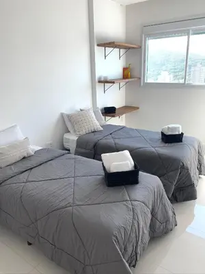 Uma cama ou camas num quarto em COBERTURA com belíssima vista para o mar e jacuzzi