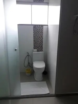 Uma casa de banho em Residencial helena cobertura