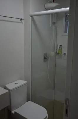 Uma casa de banho em Belíssimo Apto 2 Suítes a 50 metros do mar em Bombinhas SC