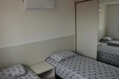 Uma cama ou camas num quarto em Belíssimo Apto 2 Suítes a 50 metros do mar em Bombinhas SC