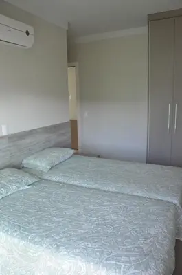 Uma cama ou camas num quarto em Belíssima cobertura duplex - De frente para o mar - Bombinhas-SC