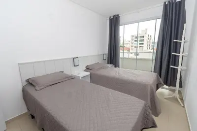 Uma cama ou camas num quarto em 215 - Apto confortável na praia de Bombas