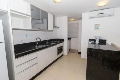 A cozinha ou kitchenette de 215 - Apto confortável na praia de Bombas