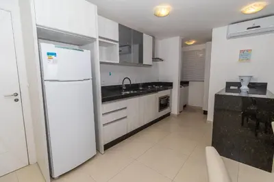 A cozinha ou kitchenette de 215 - Apto confortável na praia de Bombas