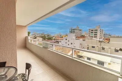 Uma varanda ou terraço em 215 - Apto confortável na praia de Bombas