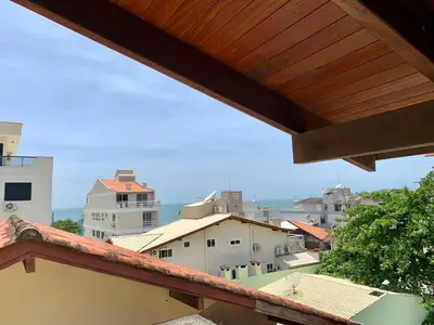 Uma vista do mar geral ou uma vista do mar a partir do apartamento
