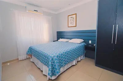 Uma cama ou camas num quarto em Baía dos Golfinhos