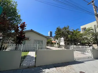 O edifício onde a casa de férias está situado