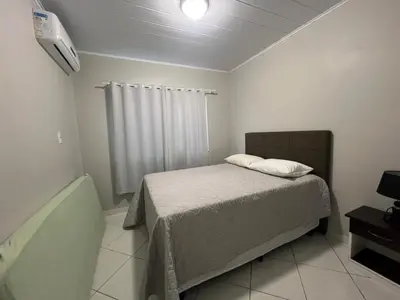 Uma cama ou camas num quarto em Residencial Elsa Tarcila