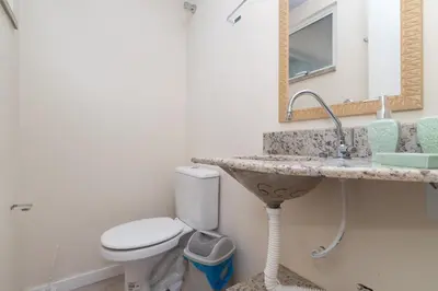 Uma casa de banho em CASA FRANK COM PISCINA EM MARISCAL