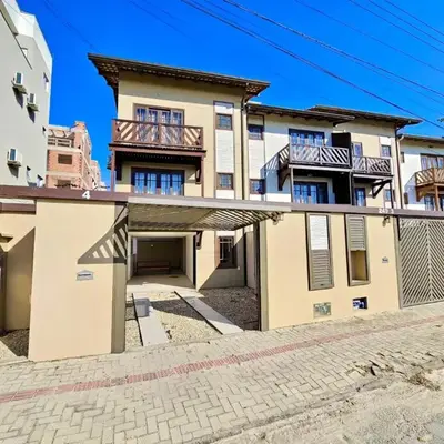 SOBRADO 180 MTS PRAIA MARISCAL BOMBINHAS Algodoeiro 249-4