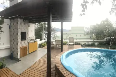 A piscina em ou perto de 5. Cobertura com Vista Mar 360º Bombinhas