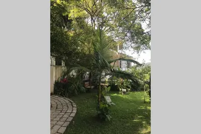 Um jardim no exterior de 6. Cobertura Vista Mar 360º Bombinhas