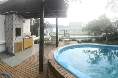 A piscina em ou perto de 6. Cobertura Vista Mar 360º Bombinhas