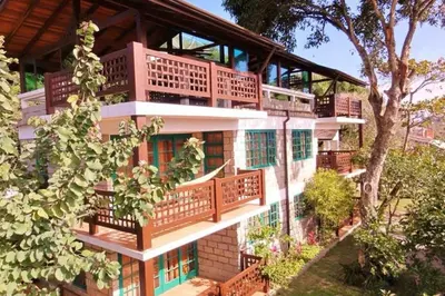 Um jardim no exterior de 6. Cobertura Vista Mar 360º Bombinhas