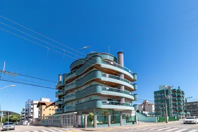 O edifício onde o apartamento está situado