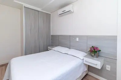 Uma cama ou camas num quarto em Aluguel Apartamento 3 quartos vista mar Bombas SC