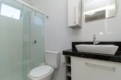 Uma casa de banho em Aluguel Apartamento 3 quartos vista mar Bombas SC