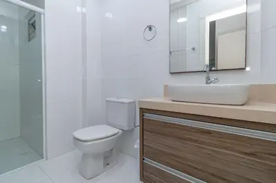 Uma casa de banho em Aluguel Apartamento 3 quartos vista mar Bombas SC