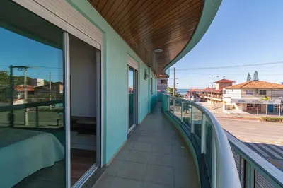 Uma varanda ou terraço em Aluguel Apartamento 3 quartos vista mar Bombas SC