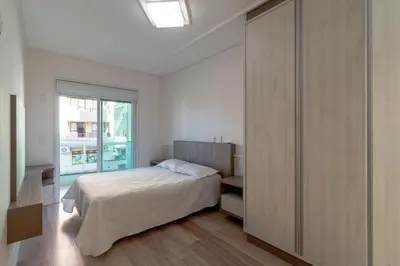 Uma cama ou camas num quarto em Aluguel Apartamento 3 quartos vista mar Bombas SC