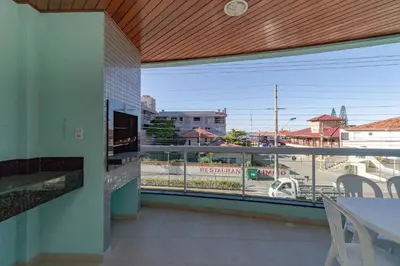 Uma varanda ou terraço em Aluguel Apartamento 3 quartos vista mar Bombas SC