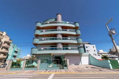O edifício onde o apartamento está situado