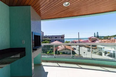 Uma varanda ou terraço em Aluguel Apartamento 3 quartos vista mar Bombas SC