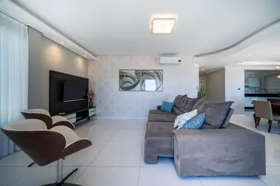 Uma televisão e/ou sistema de entretenimento em Cobertura Alto Padrão p/10: Jacuzzi e Vista Mar