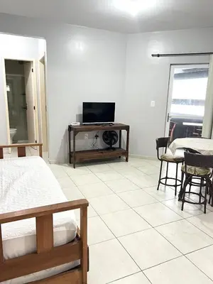 Uma televisão e/ou sistema de entretenimento em Residencial Melfi 3 - Apto 06 - Lateral