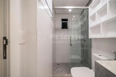 Uma casa de banho em Varandas 405 A · Apartamento em Condomínio de luxo frente ao mar .
