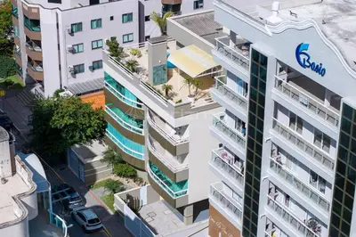 A piscina em ou perto de Garden Ville · Confortável apartamento na Praia de Bombas com ótima localização