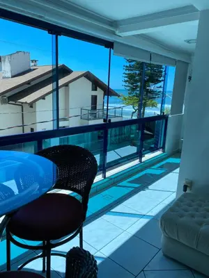 Uma área de estar em Apartamento Aconchegante Beira Mar em Itapema - Santa Catarina
