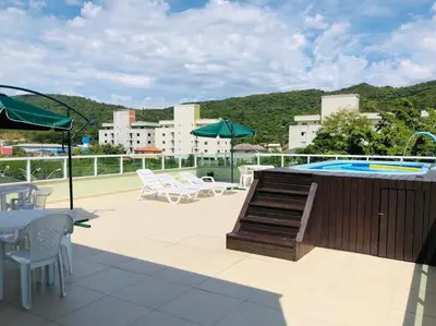 Uma vista geral da montanha ou uma vista da montanha a partir das estalagens