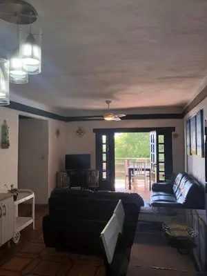 Uma área de estar em Apartamento Frente Mar com 02 suítes
