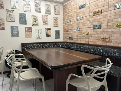 A planta de Frente Mar Apartamento 3Q em Itapema, Meia Praia, suite e 2BWC, Ar Condicionado, Smart TV, garagem e churrasqueira na sacada