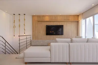 A planta de Mar de Fora 205 – Lindíssima Cobertura Duplex - Piscina no Condomínio - 100 Metros da Praia de Mariscal.
