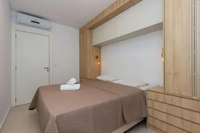 A planta de Mar de Fora 205 – Lindíssima Cobertura Duplex - Piscina no Condomínio - 100 Metros da Praia de Mariscal.