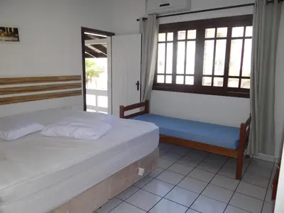 Uma cama ou camas num quarto em CASA ARMANI 50 metros DA PRAIA MARISCAL BOMBINHAS