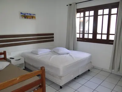 Uma cama ou camas num quarto em CASA ARMANI 50 metros DA PRAIA MARISCAL BOMBINHAS