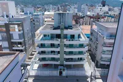 O edifício onde o apartamento está situado