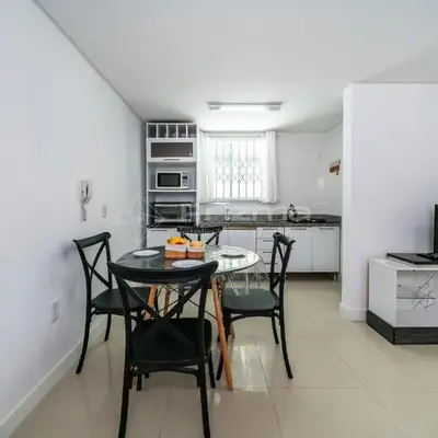 Ótimo apartamento na praia de Bombas.