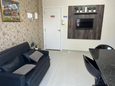 Uma televisão e/ou sistema de entretenimento em Apartamento Só Alegria