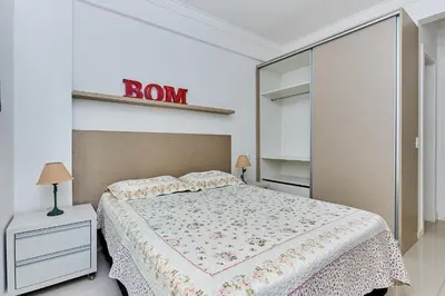 A planta de 1054 - Apartamento Centro de Bombinhas - Vista Mar - 1 Vaga Garagem - 50 metros Praia