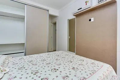 A planta de 1054 - Apartamento Centro de Bombinhas - Vista Mar - 1 Vaga Garagem - 50 metros Praia