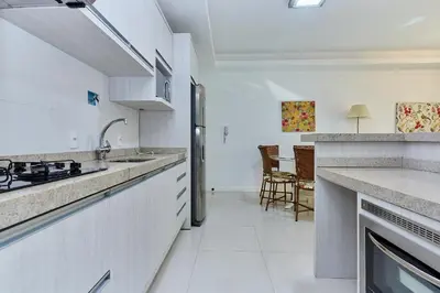 A planta de 1054 - Apartamento Centro de Bombinhas - Vista Mar - 1 Vaga Garagem - 50 metros Praia