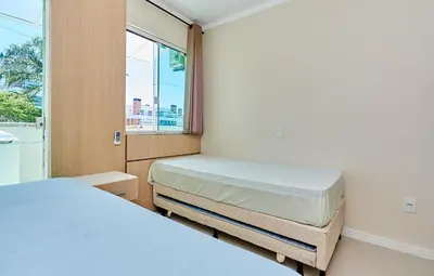 A planta de 018 - Apartamento com 4 Dormitórios Centro de Bombinhas- Garagem para 3 Carros