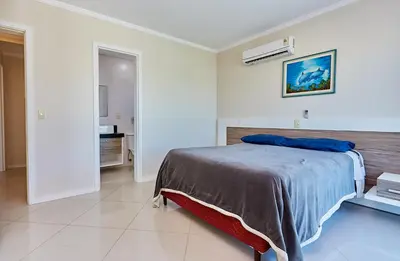 A planta de 018 - Apartamento com 4 Dormitórios Centro de Bombinhas- Garagem para 3 Carros